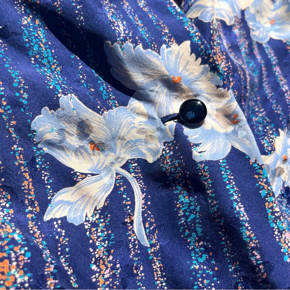 Vintage 100% Silk Tie Neck Blouse – Midnight Blue Abstract Moth & Ikat Motif S/M - Picture 5 of 13
